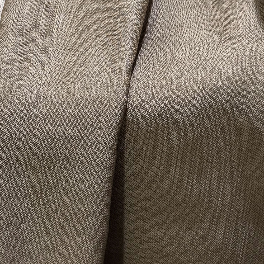 Taupe / بني رمادي
