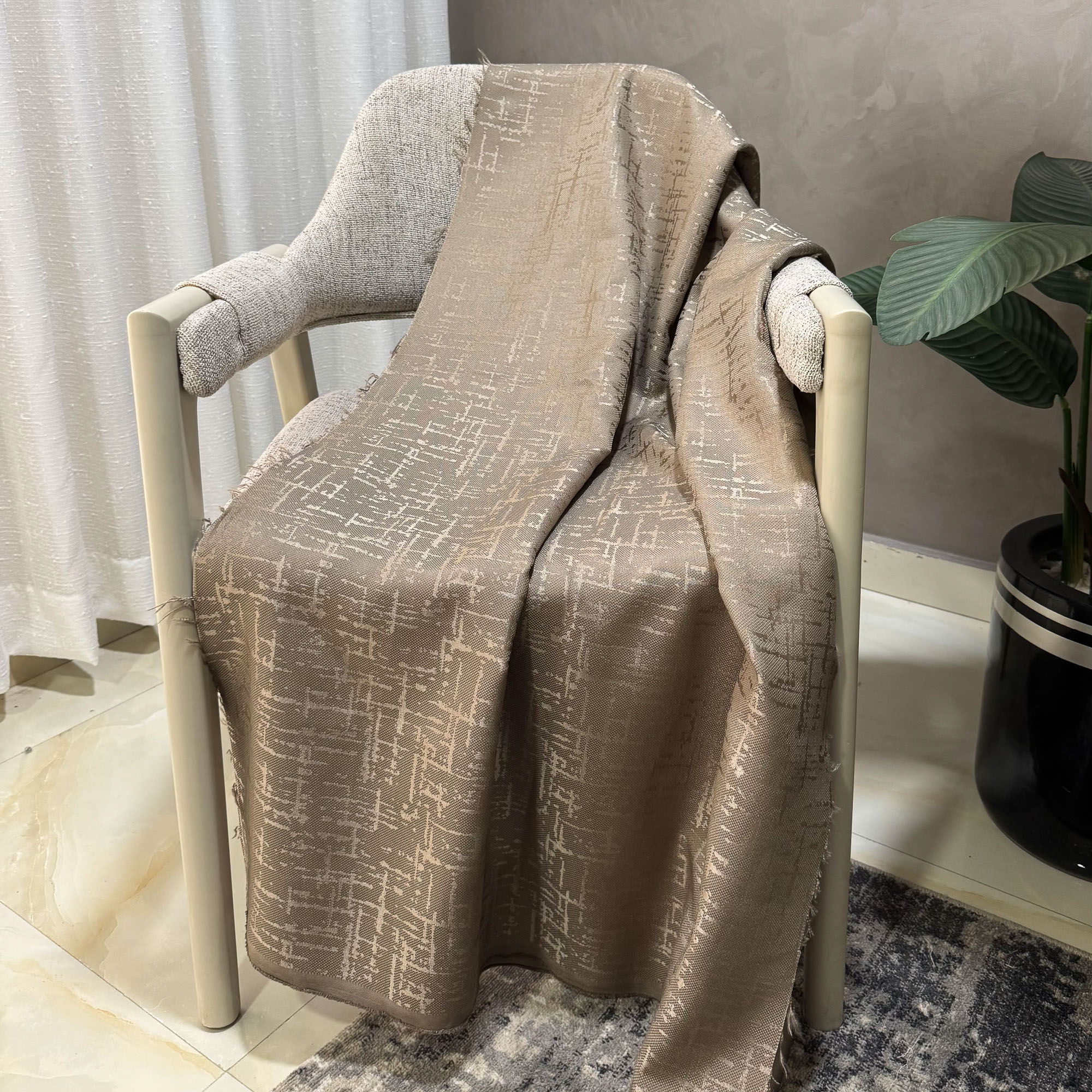 Taupe / بني رمادي