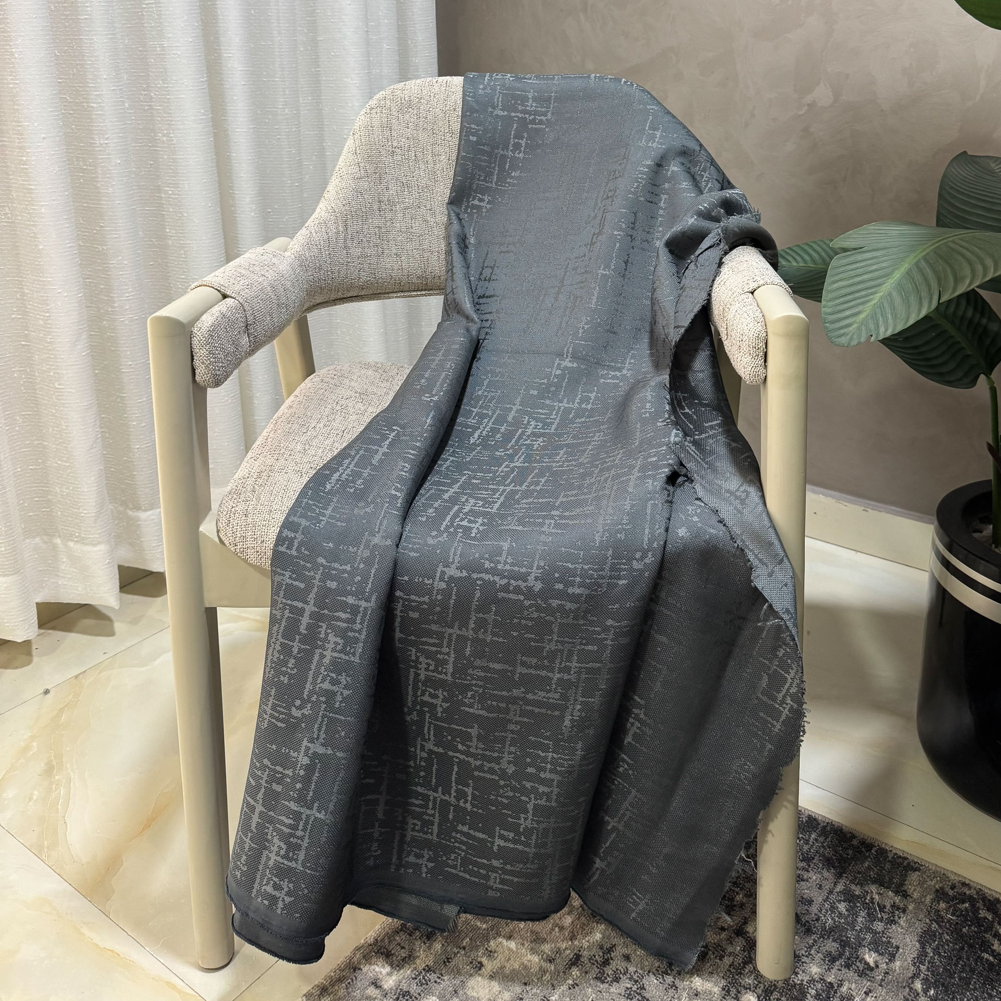 Charcoal Grey / رمادي فحمي