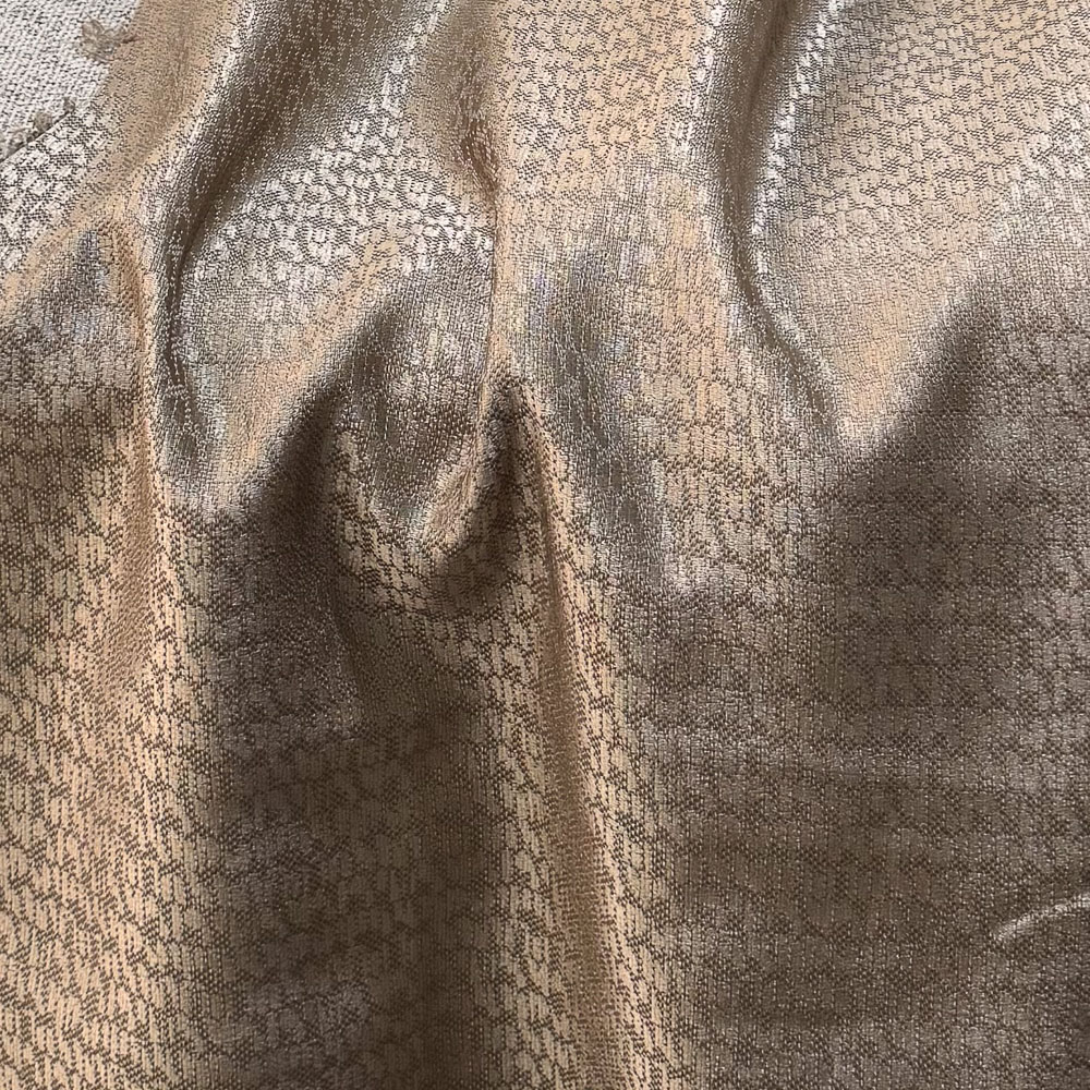 Taupe / بني رمادي