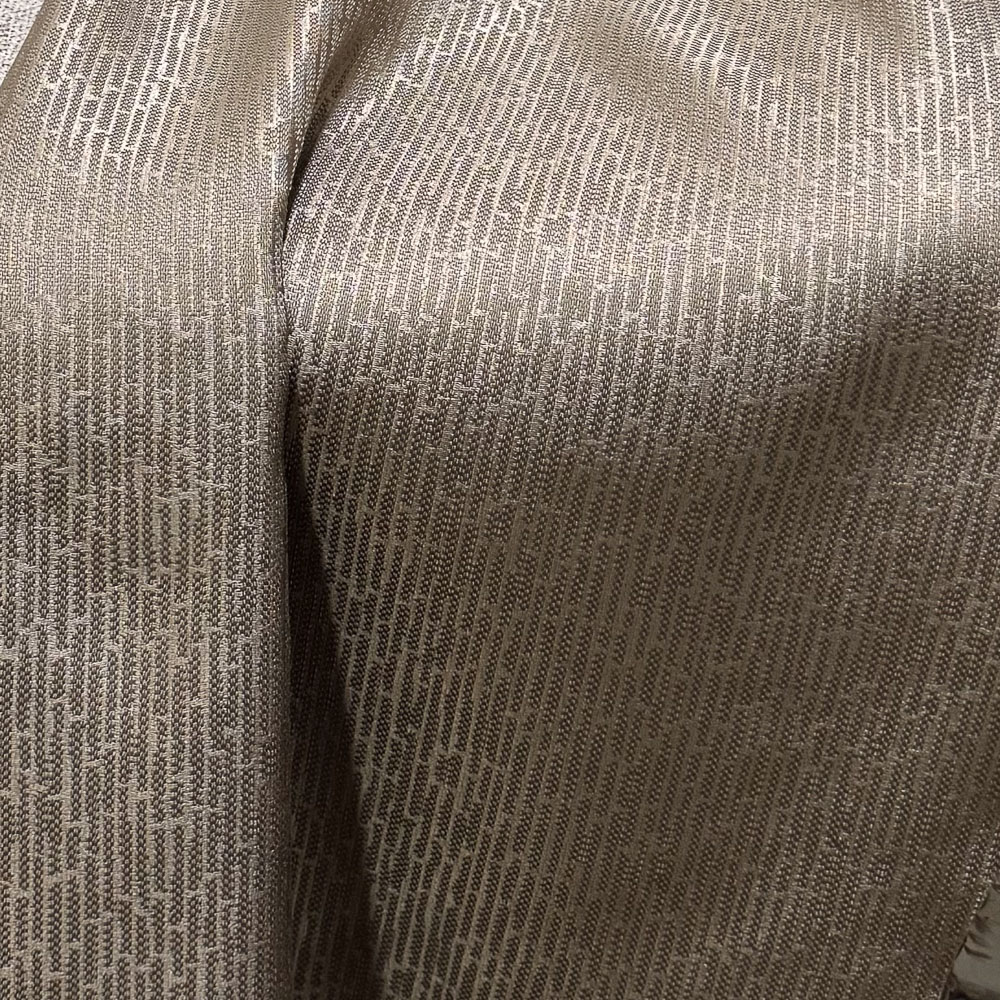 Taupe / بني رمادي