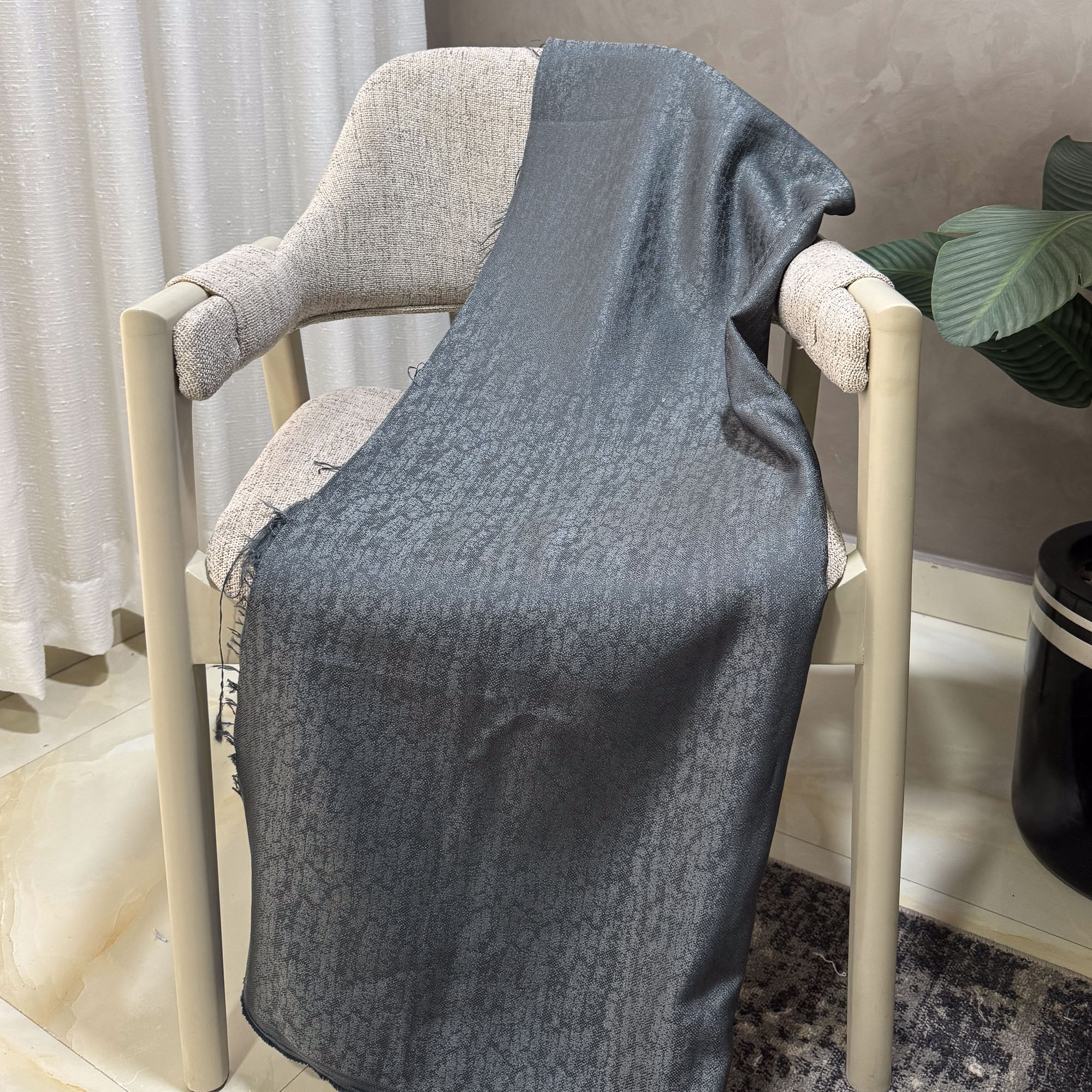 Charcoal Grey / رمادي فحمي