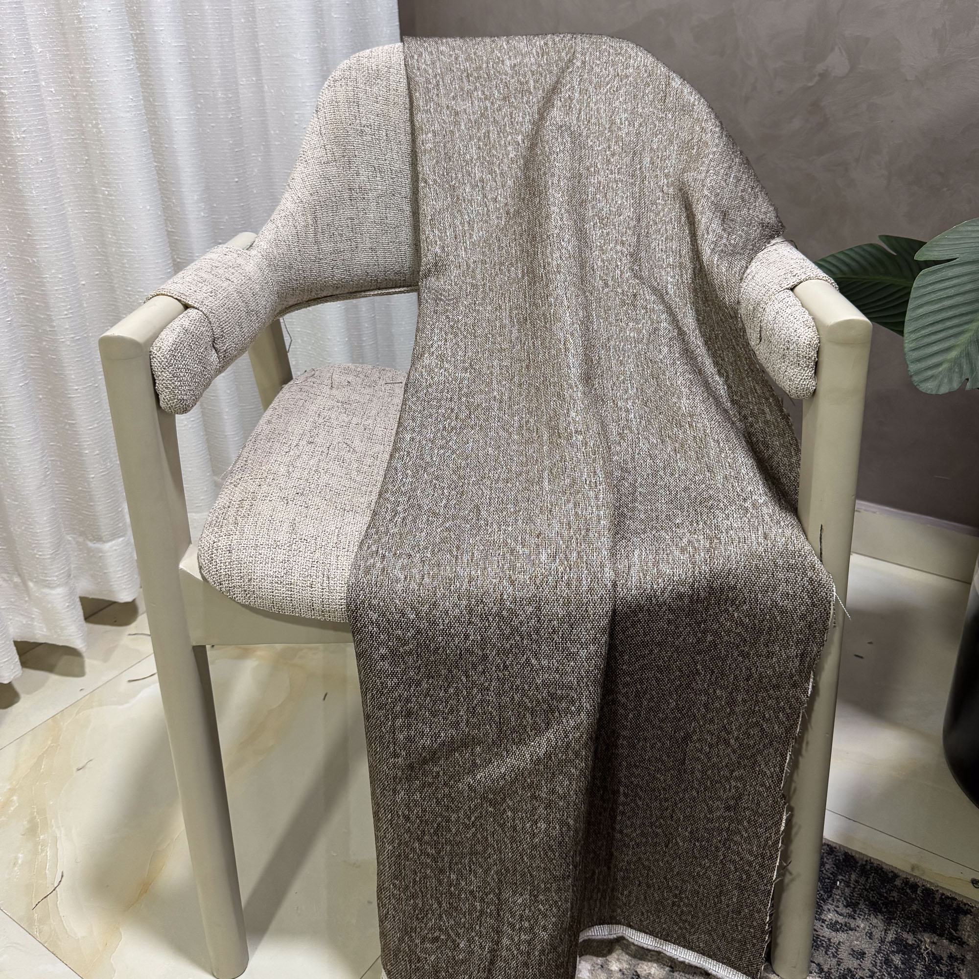 Taupe / بني رمادى